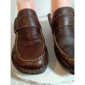 Born B.O.C. Brown Wedge slip on shoes closed toe buckle Women size 9M